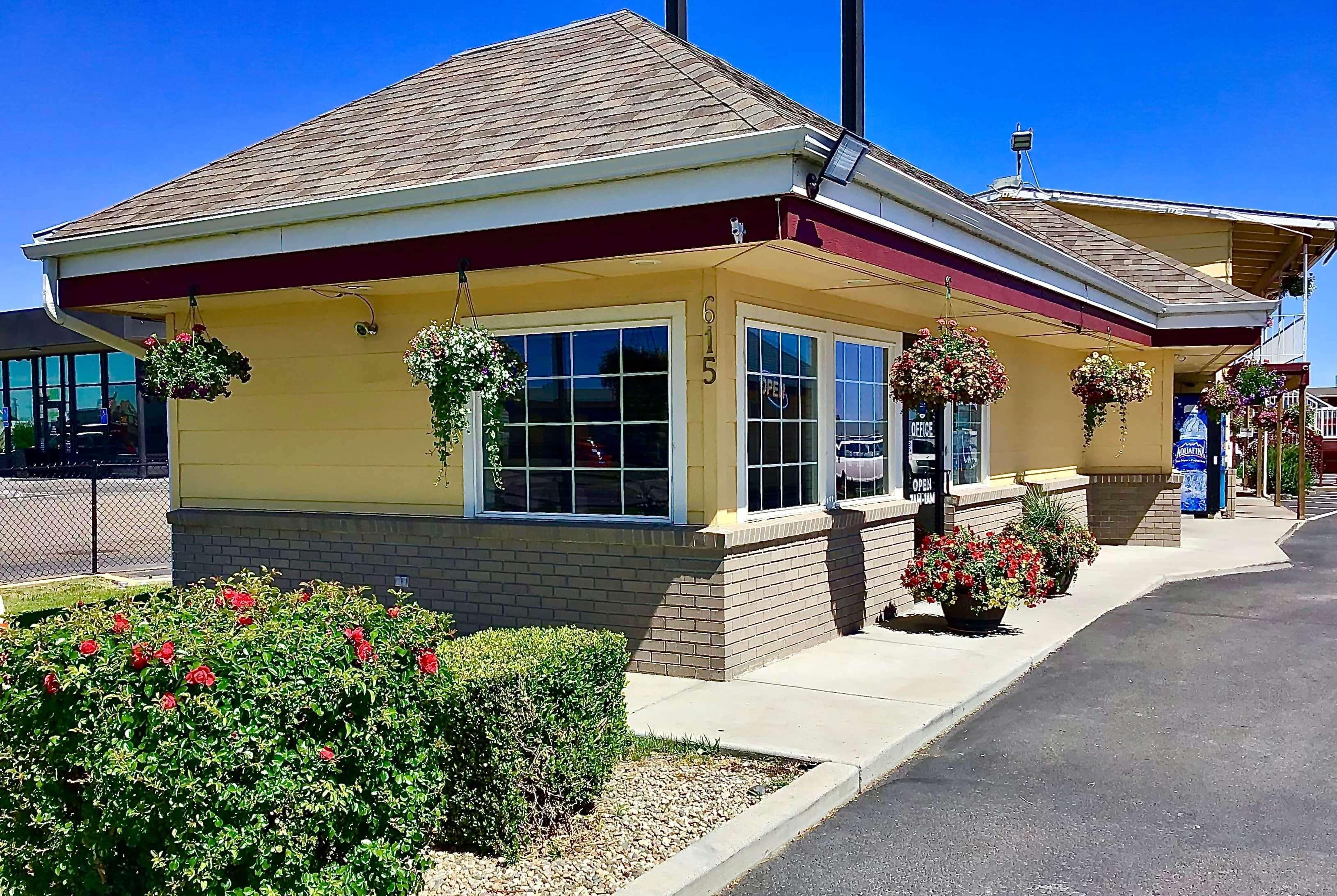 Motel Super 8 By Wyndham Ontario Exterior foto