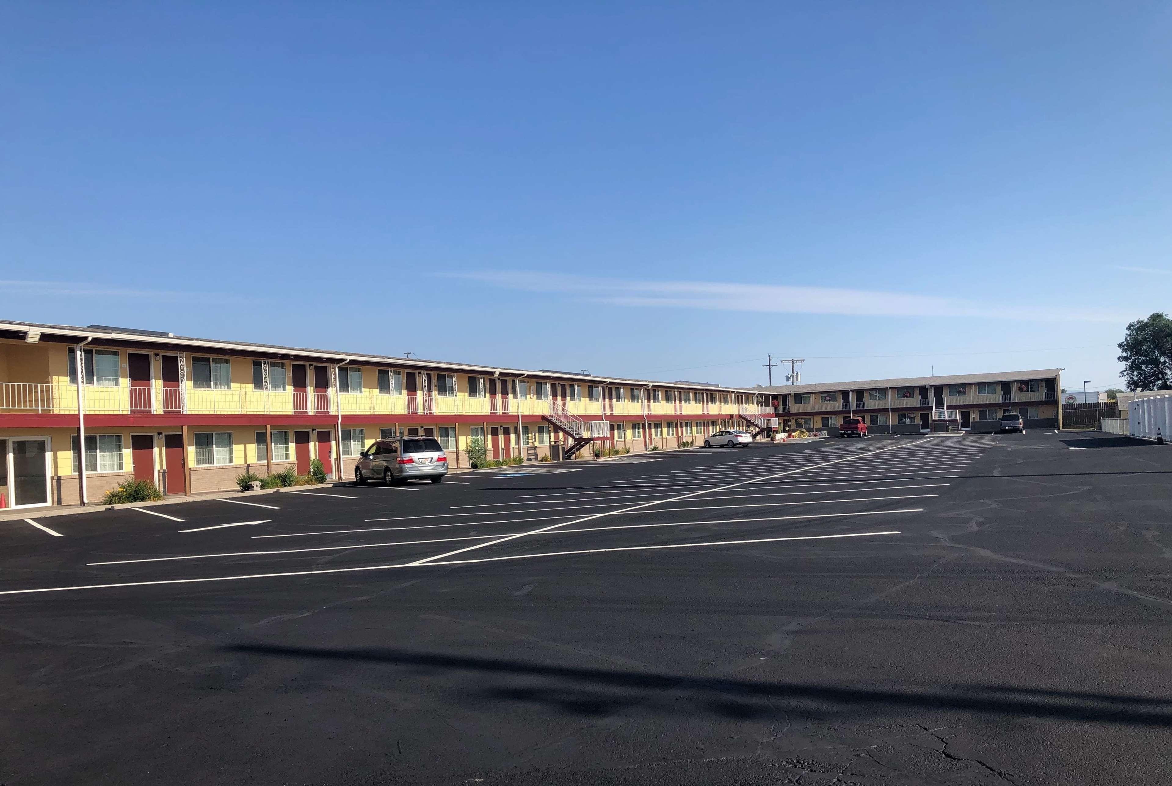 Motel Super 8 By Wyndham Ontario Exterior foto